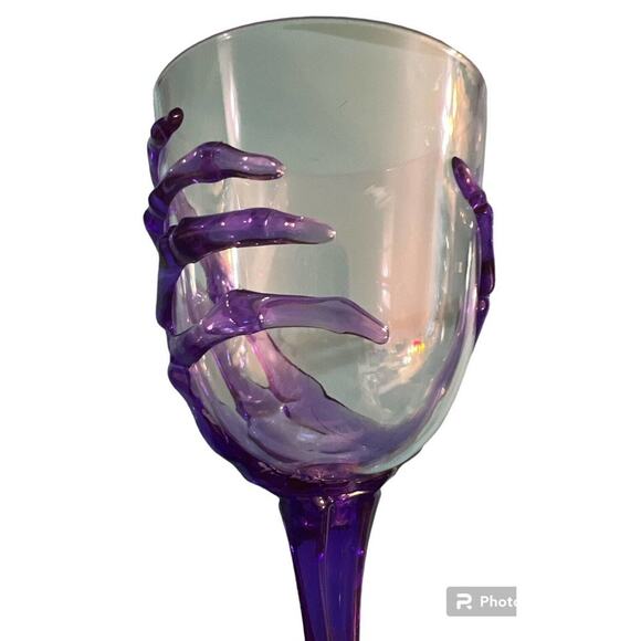 DRINKING GLASSES RESIN Lot Of 2 Purple‎ Skeleton Hand Resin Wine Glasses - Picture 3 of 9